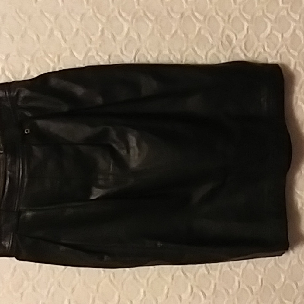 Womens pre-owned Vintage Etienne Agner black 🖤 leather skirt size 12